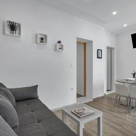 Apartment Sunny Garden Von Ana A2 By Interhome