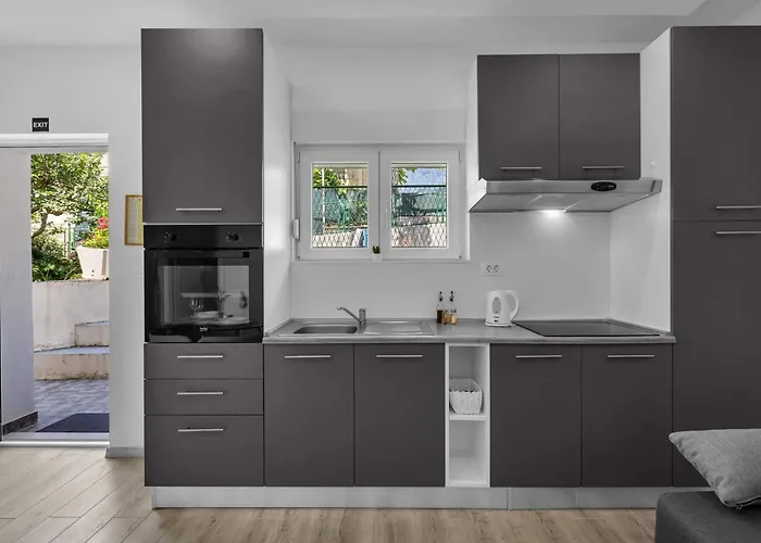 Apartment Sunny Garden Von Ana A2 By Interhome Makarska